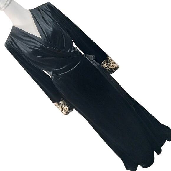 NWT! SOMA! LUXE BLACK STRETCH VELVET FULL LENGTH GOLD TRIMMED SLEEVE ROBE! SZ M - Picture 1 of 12